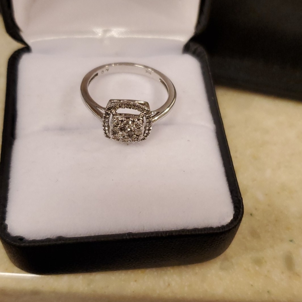 Ring - Picture 3 of 3